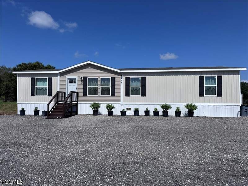4 bedroom ManufacturedHome at 220 N Zambria St, Montura Ranch Estates, Clewiston — photo 2
