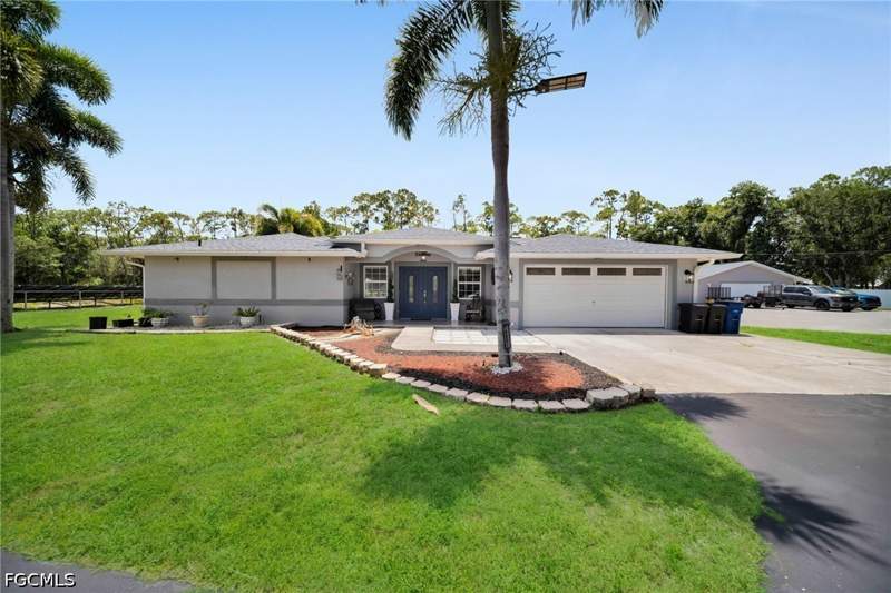 3 bedroom SingleFamilyResidence at 19901 Pine Echo Rd, North Fort Myers, North Fort Myers — photo 2