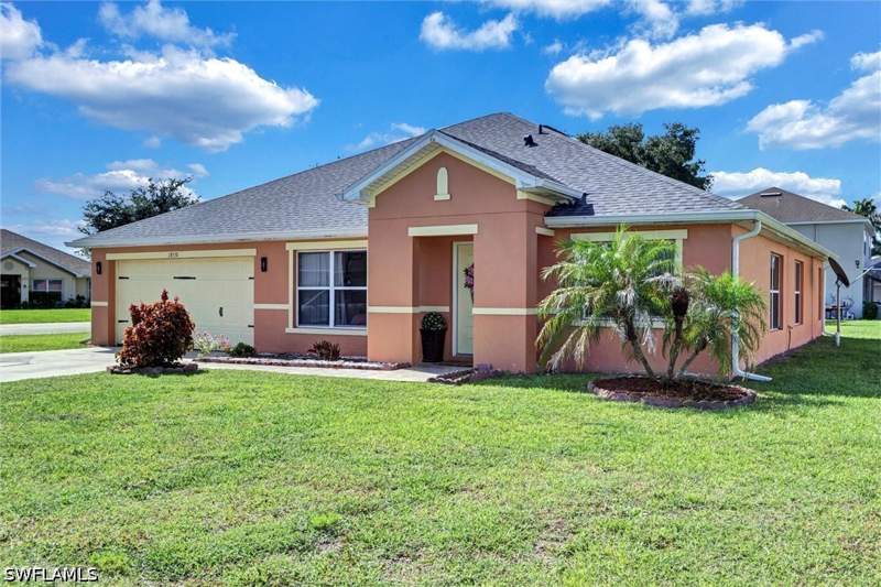 4 bedroom SingleFamilyResidence at 18330 Beauty Berry Ct, Town Lakes, Lehigh Acres — photo 3