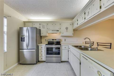 1702 Kings Lake Blvd 102, Naples FL - photo 7 of 27