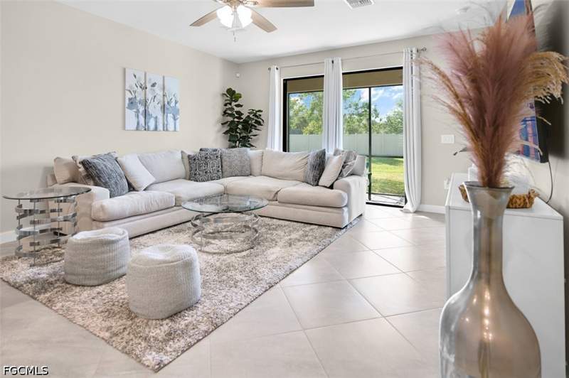 3 bedroom Townhouse at 14195 Pine Lodge Ln, Timber Creek, Fort Myers — photo 3