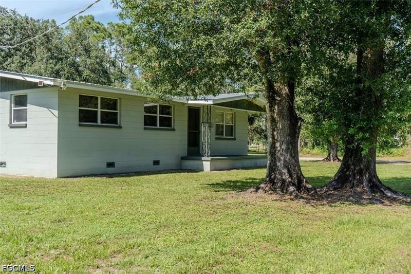 3 bedroom SingleFamilyResidence at 1270 Nobles Rd, North Labelle, Labelle — photo 2