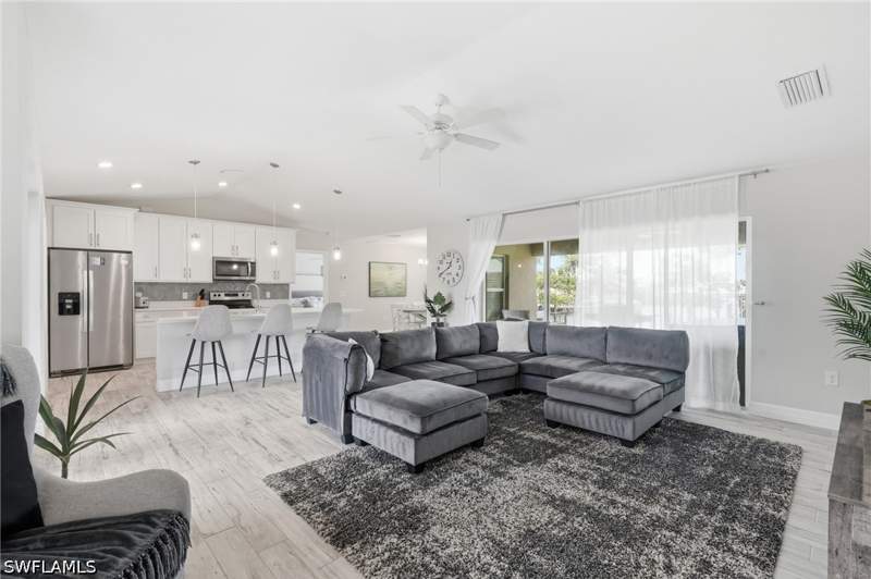 3 bedroom SingleFamilyResidence at 3728 Yucatan Pkwy, Cape Coral, Cape Coral — photo 3