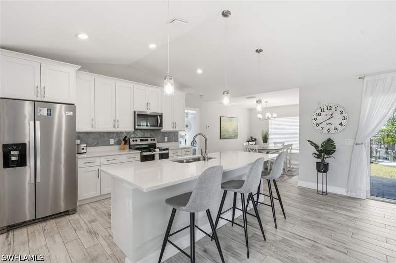 3 bedroom SingleFamilyResidence at 3728 Yucatan Pkwy, Cape Coral, Cape Coral — photo 4