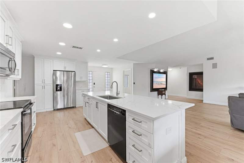 3 bedroom SingleFamilyResidence at 10333 Sandy Hollow Ln, Sandy Hollow, Bonita Springs — photo 2