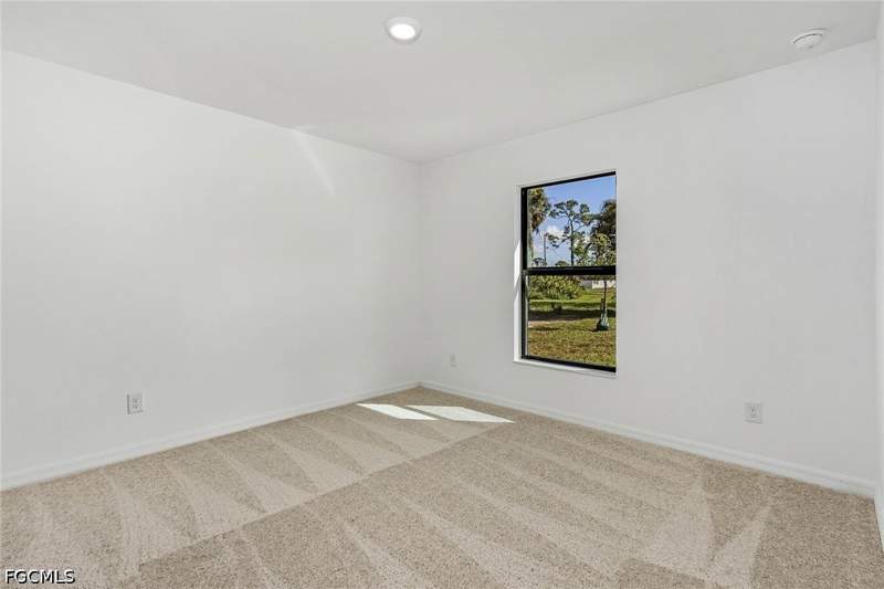 3 bedroom SingleFamilyResidence at 442 Burrstone Dr, Mirror Lakes, Lehigh Acres — photo 5