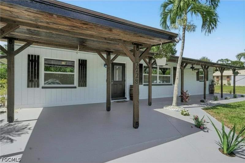 5 bedroom SingleFamilyResidence at 3728 Gasparilla St, Pine Island Tropical Homesites, St James City — photo 2