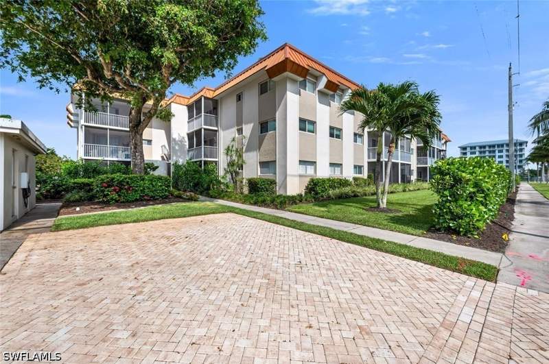 2 bedroom Condominium at 1100 Gulf Shore Blvd N 312, Eleven Hundred Club, Naples — photo 2
