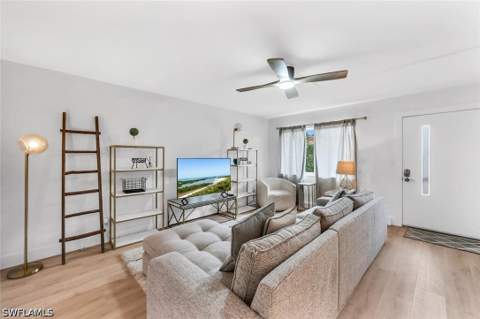 1100 Gulf Shore Blvd N 312, Naples FL - photo 6 of 16