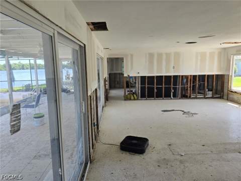 4919 E Riverside Dr, Fort Myers FL - photo 6 of 13