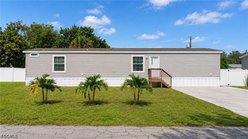 3 bedroom ManufacturedHome at 21190 Cypress Park Cir, Cypress Park, Estero — photo 2