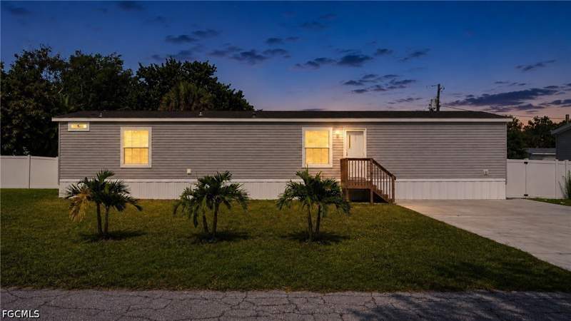 3 bedroom ManufacturedHome at 21190 Cypress Park Cir, Cypress Park, Estero — photo 4