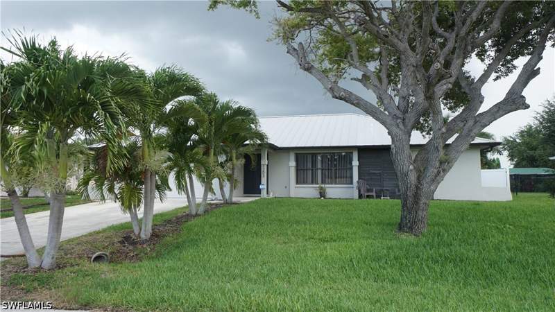 4 bedroom SingleFamilyResidence at 1203 SE 33rd St, Cape Coral, Cape Coral — photo 2