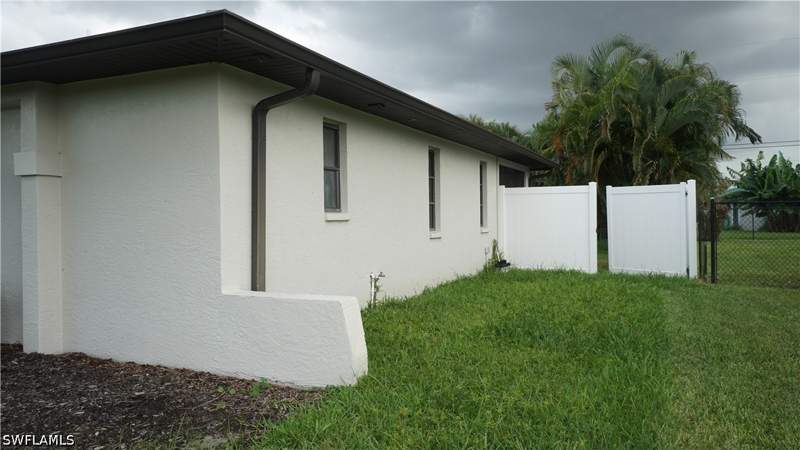 4 bedroom SingleFamilyResidence at 1203 SE 33rd St, Cape Coral, Cape Coral — photo 3