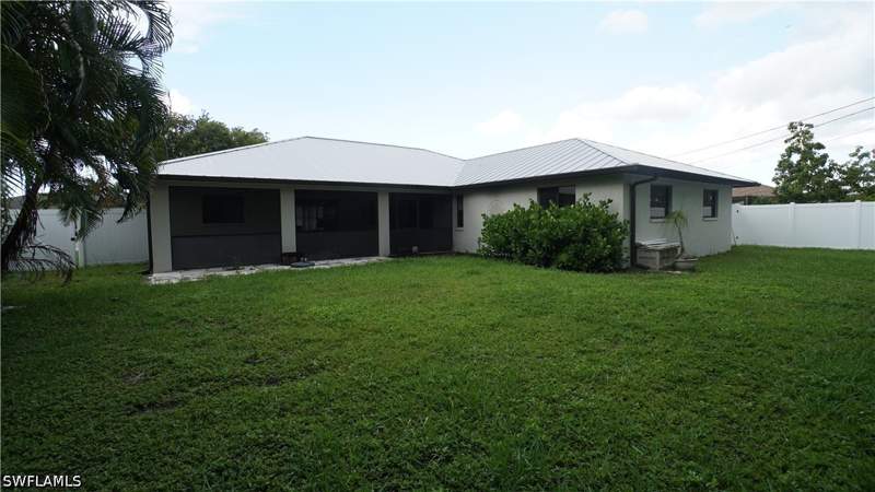 4 bedroom SingleFamilyResidence at 1203 SE 33rd St, Cape Coral, Cape Coral — photo 4