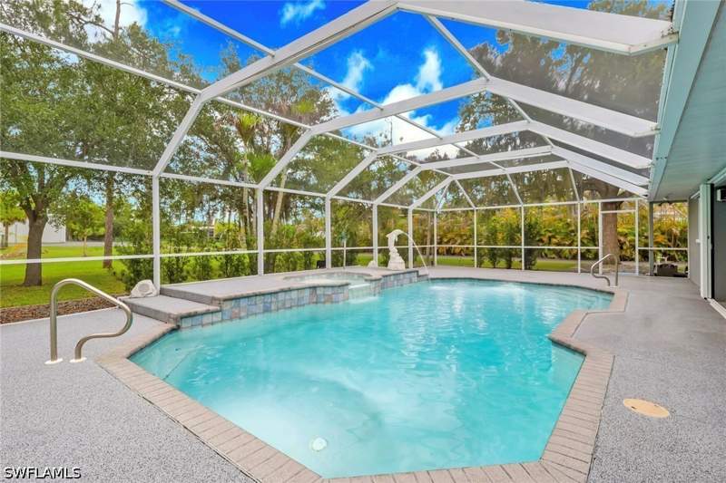 5 bedroom SingleFamilyResidence at 15261 Shamrock Dr, Briarcliff, Fort Myers — photo 3