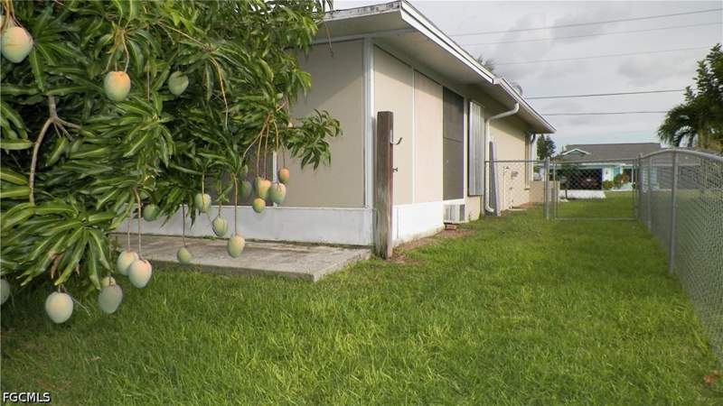 3 bedroom SingleFamilyResidence at 1629 SE 12th St, Cape Coral, Cape Coral — photo 4