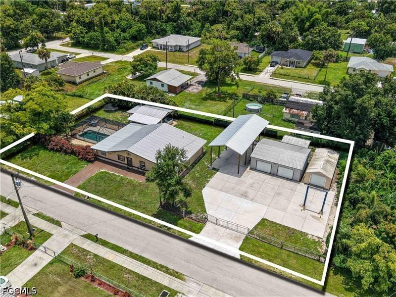2 bedroom SingleFamilyResidence at 427 Stockton St, Palmona Park, North Fort Myers — photo 2