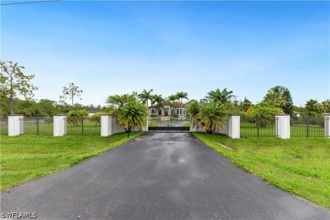 1361 Golden Gate Blvd W, Naples FL - photo 7 of 35