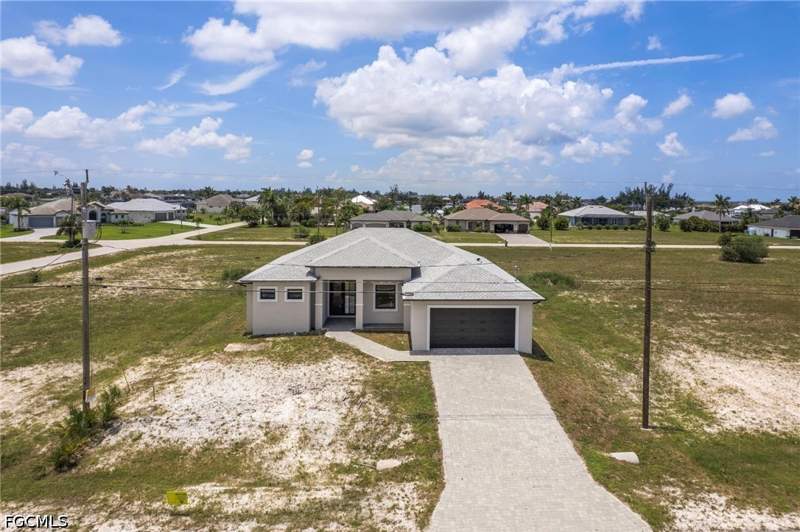 3 bedroom SingleFamilyResidence at 4304 Jacaranda Pkwy W, Cape Coral, Cape Coral — photo 2