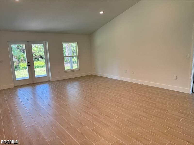 3 bedroom SingleFamilyResidence at 500 Windermere Dr, Greenbriar, Lehigh Acres — photo 4