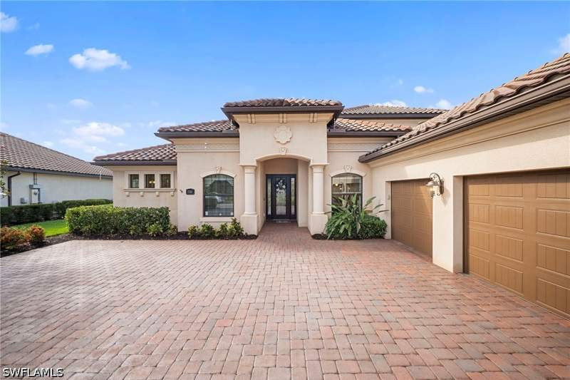 4 bedroom SingleFamilyResidence at 17211 Cherrywood Ct, Bonita National Golf And Country Club, Bonita Springs — photo 2