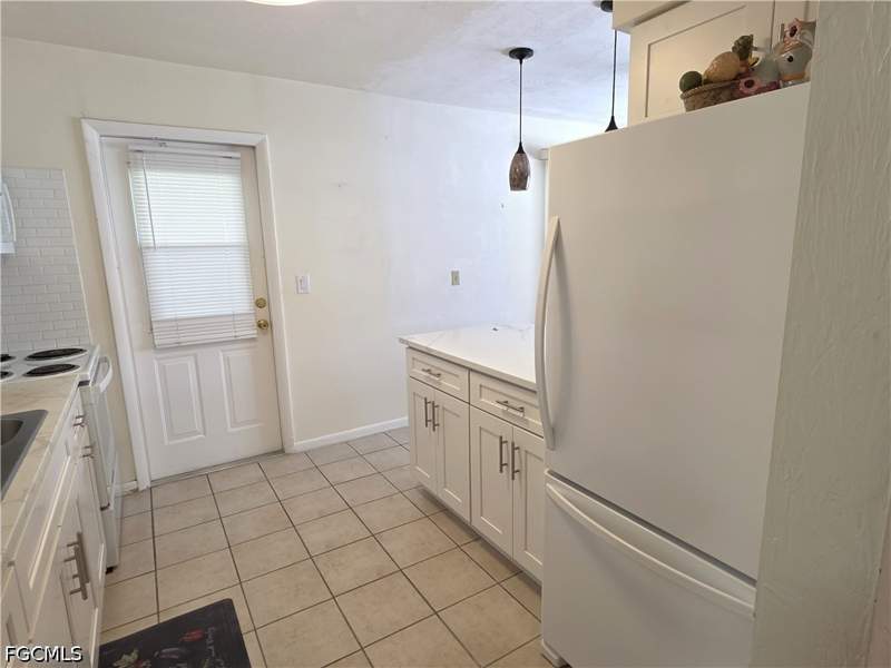 2 bedroom Attached at 1 Dutch Iris Ln, Pinewood Condominium, Lehigh Acres — photo 4
