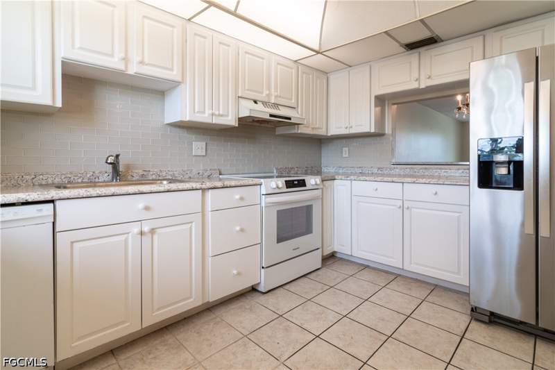 2 bedroom Condominium at 4940 Vincennes St 106, Coralair, Cape Coral — photo 2