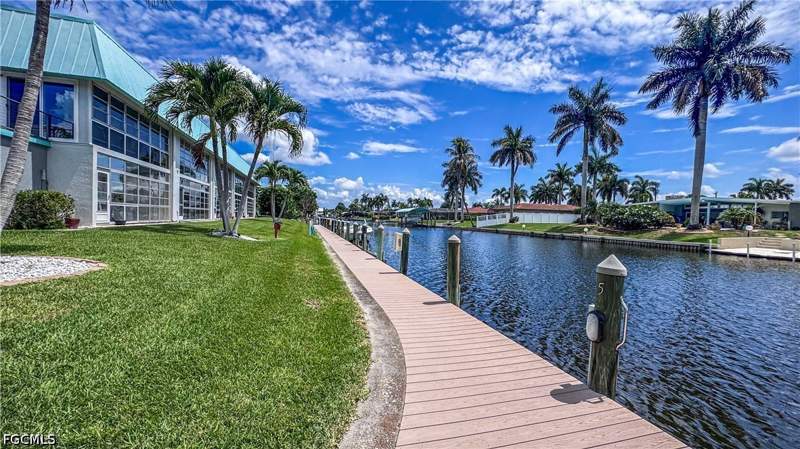 2 bedroom Condominium at 4940 Vincennes St 106, Coralair, Cape Coral — photo 3