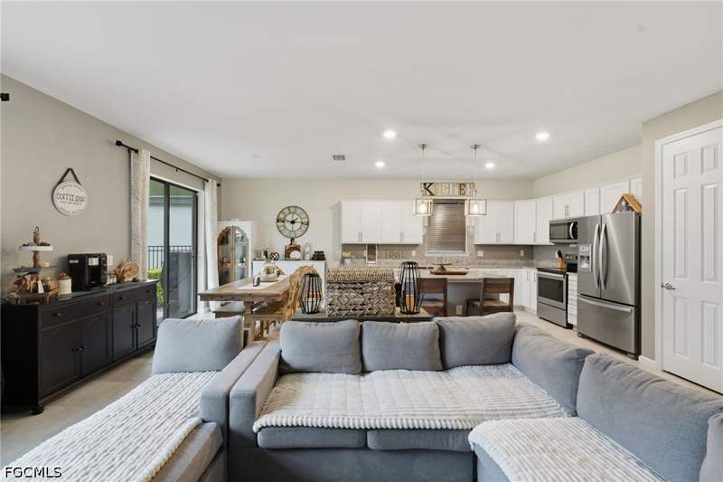 3 bedroom SingleFamilyResidence at 16095 Mistflower Dr, Hampton Lakes, Alva — photo 4