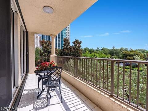 7425 Pelican Bay Blvd 206, Naples FL - photo 12 of 21