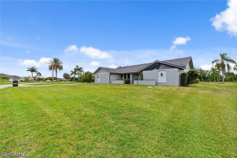 3 bedroom SingleFamilyResidence at 17209 Castleview Dr, Kings Bay Estates, North Fort Myers — photo 4