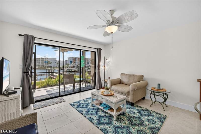 1 bedroom Condominium at 200 Lenell Rd 214, Estero Island Yacht & Racquet Club Condo, Fort Myers Beach — photo 2