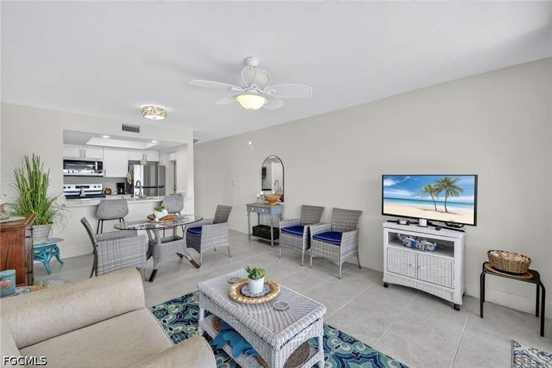 1 bedroom Condominium at 200 Lenell Rd 214, Estero Island Yacht & Racquet Club Condo, Fort Myers Beach — photo 4