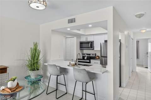200 Lenell Rd 214, Fort Myers Beach FL - photo 9 of 32