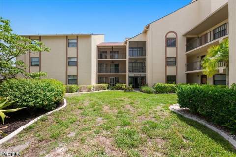 13240 White Marsh Ln 10, Fort Myers FL - photo 23 of 43