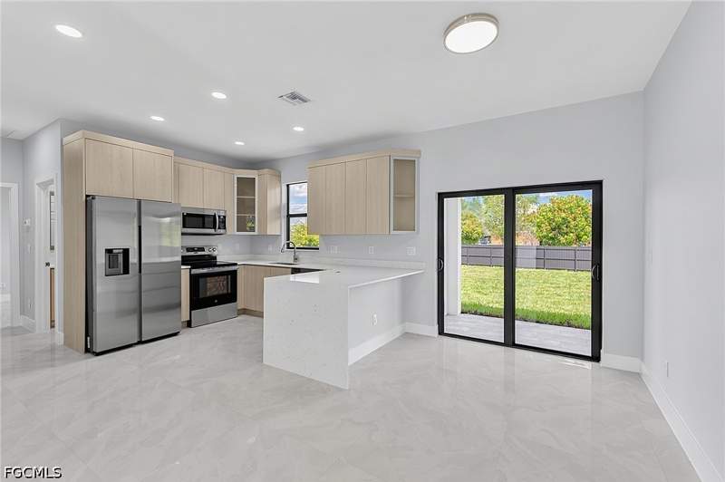 3 bedroom SingleFamilyResidence at 3006 39th St SW, Lehigh Acres, Lehigh Acres — photo 2