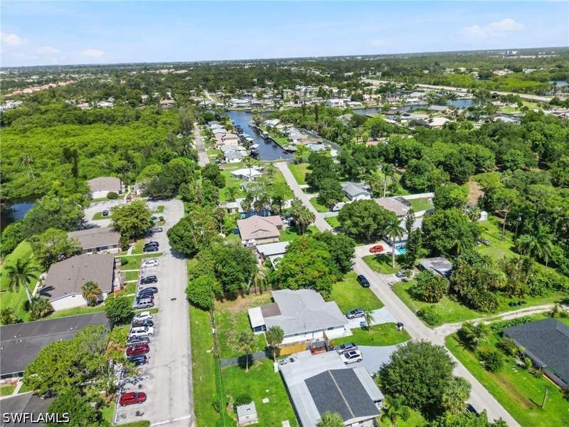 2 bedroom SingleFamilyResidence at 8071 Cleaves Rd, North Fort Myers, North Fort Myers — photo 4