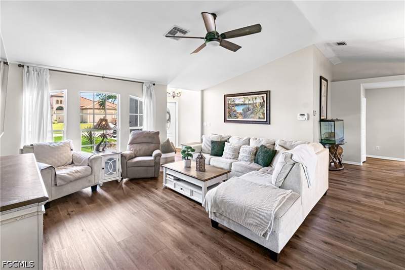 3 bedroom SingleFamilyResidence at 1215 SW 31st Ter, Cape Coral, Cape Coral — photo 5