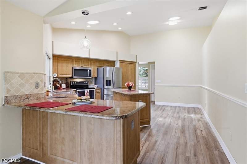 3 bedroom SingleFamilyResidence at 12780 Chartwell Dr, Cross Creek Estates, Fort Myers — photo 5