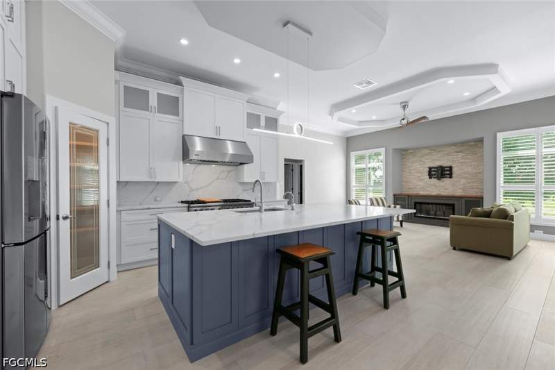 3 bedroom SingleFamilyResidence at 710 Birdie View Pt, Beachview Country Club Estates, Sanibel — photo 2