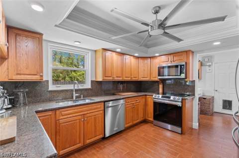 201 Perkins Dr, Naples FL - photo 10 of 50