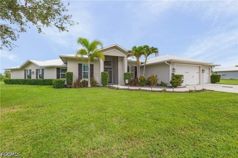 4 bedroom SingleFamilyResidence at 13961 Binghampton Dr, Remington Oaks, Fort Myers — photo 3