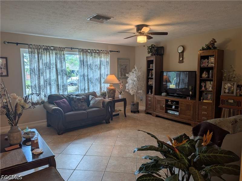 2 bedroom SingleFamilyResidence at 2324 Caladium Rd, Fort Myers Shores, Fort Myers — photo 2