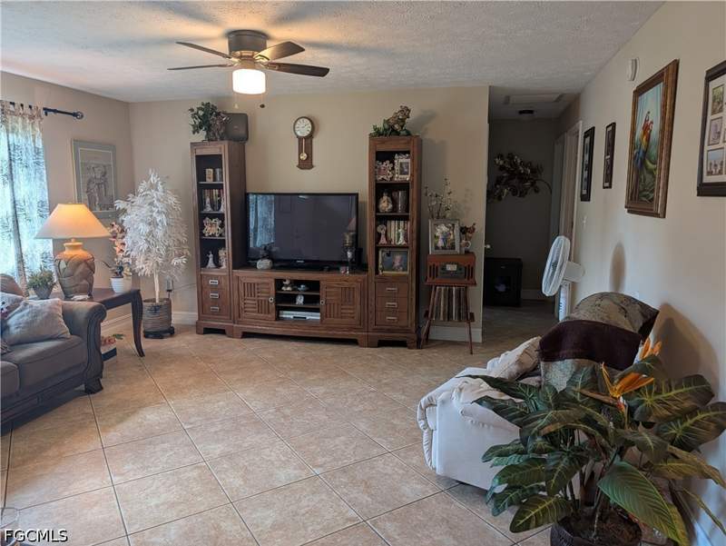 2 bedroom SingleFamilyResidence at 2324 Caladium Rd, Fort Myers Shores, Fort Myers — photo 3