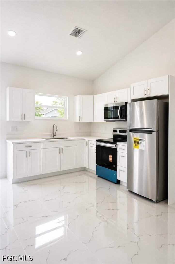 3 bedroom SingleFamilyResidence at 149 Dutch Loop, Banyan Village, Labelle — photo 2