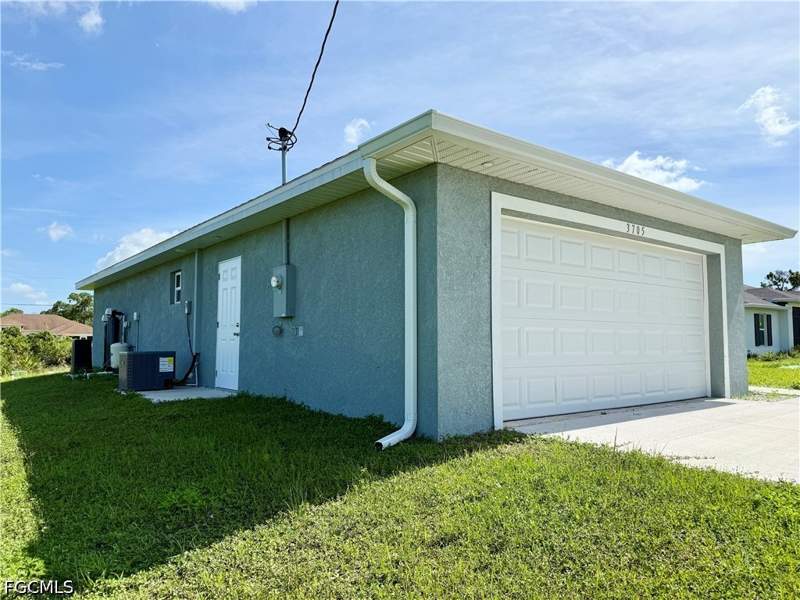 4 bedroom SingleFamilyResidence at 3705 26th St SW, Lehigh Acres, Lehigh Acres — photo 2