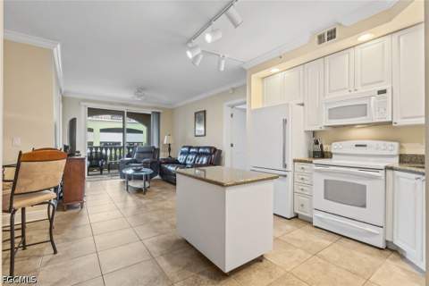 2825 Palm Beach Blvd 203, Fort Myers FL - photo 11 of 39
