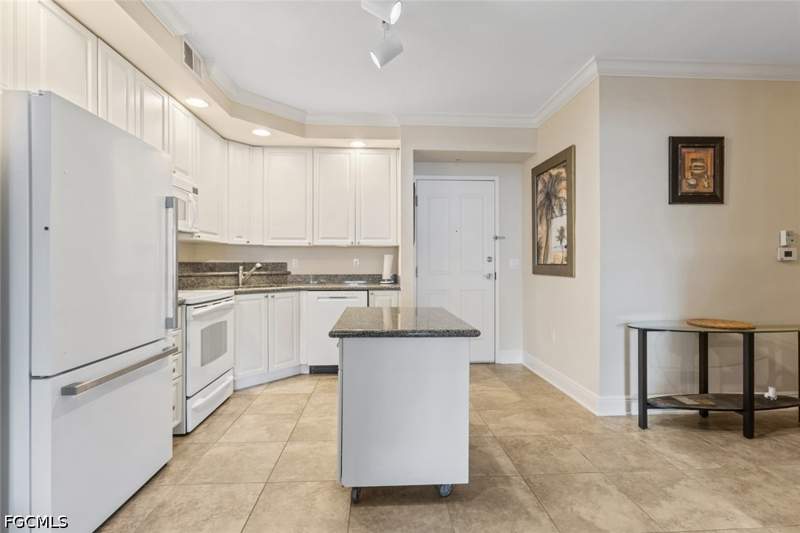 2 bedroom Condominium at 2825 Palm Beach Blvd 203, Alta Mar, Fort Myers — photo 5