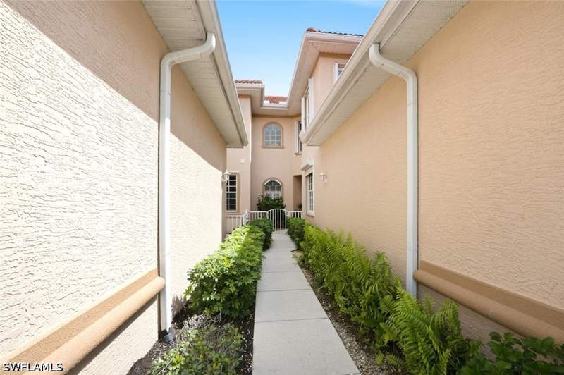 2 bedroom Condominium at 5120 W Hyde Park Ct 103, Bell Tower Park, Fort Myers — photo 2